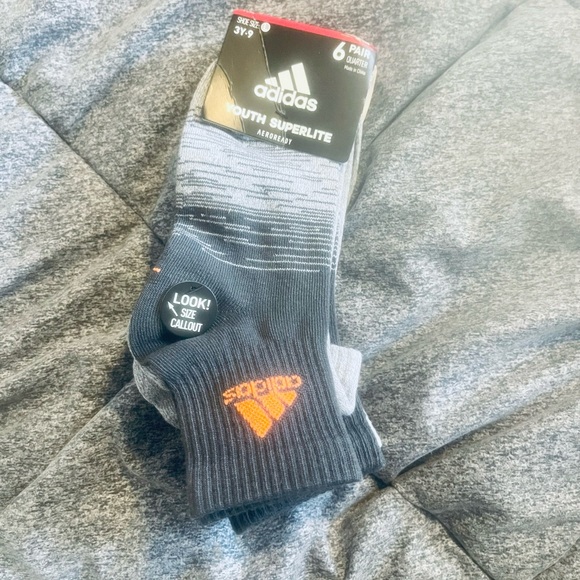 3 pairs Adidas Youth Superlite Badge of Sport Quarter Socks 6 Pack - Picture 9 of 13